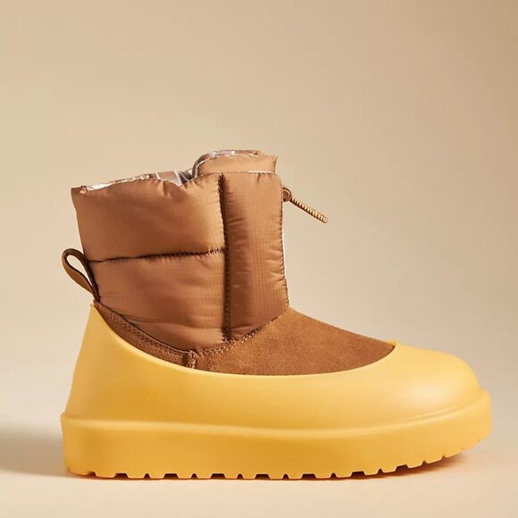 UGG Classic Maxi Toggle Booties - Picture 4 of 7